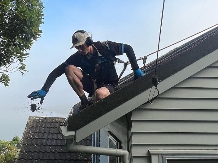 DIY vs. Professional Gutter Cleaning: Which One is Right for You?